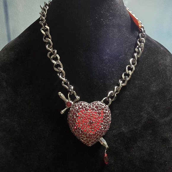 Betsey Johnson Heart Dagger Pendant Necklace! NWT! - Picture 10 of 16